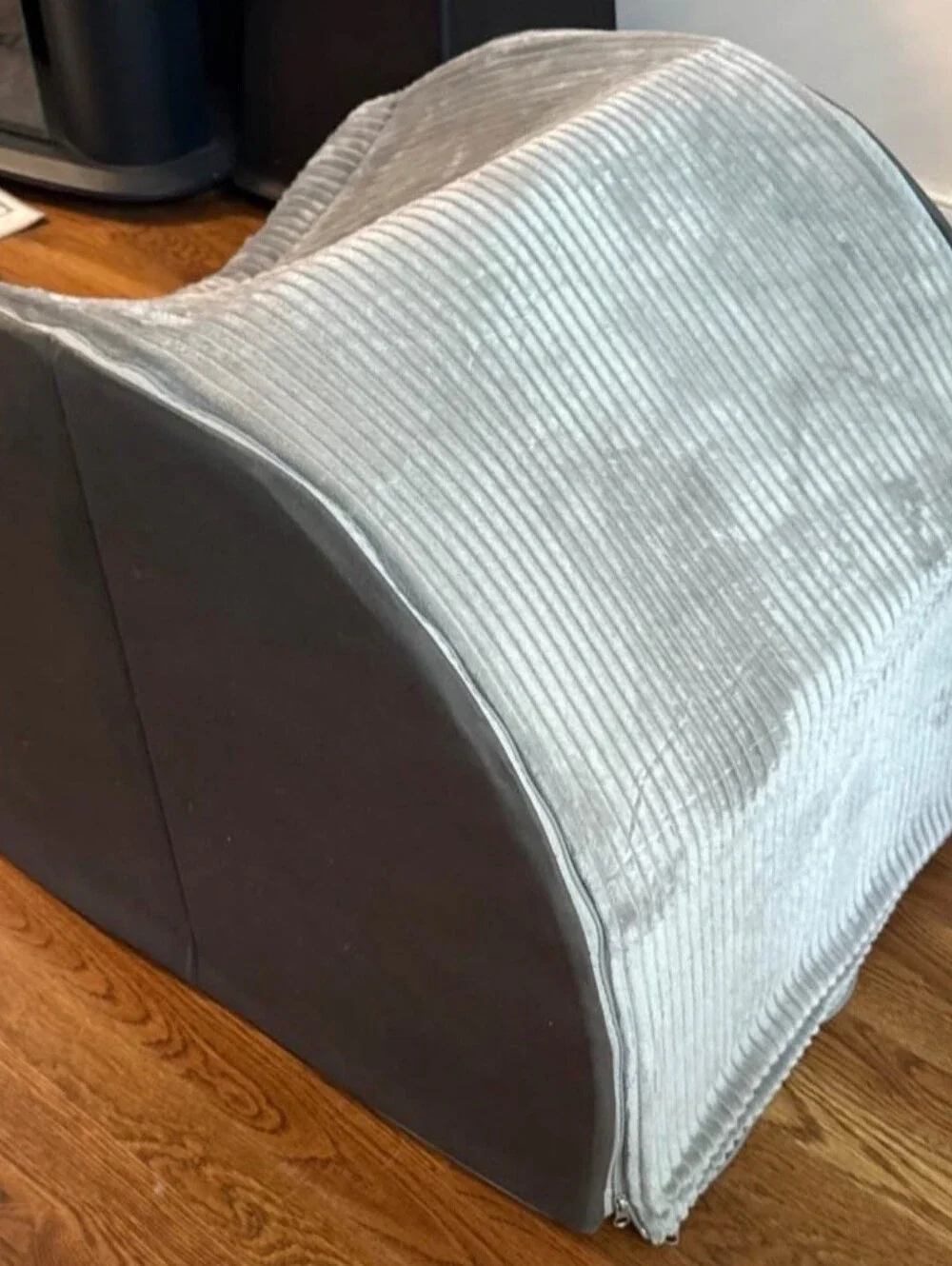 Funny Fuzzy Hooded Pet Bed- large (measurements in pics)